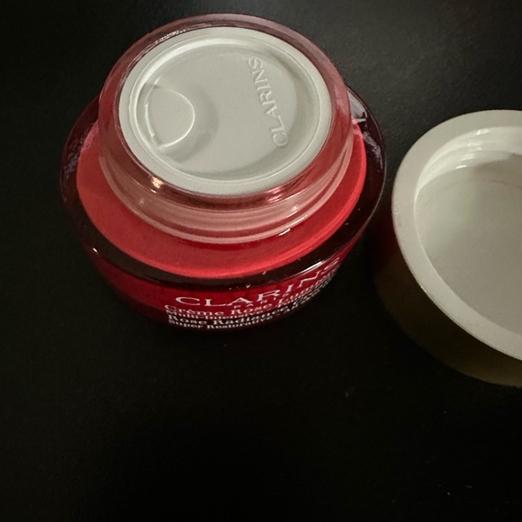 Clarins Rose Radiance Cream - Red - Picture 3 of 3